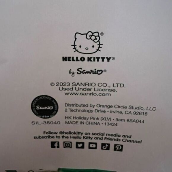 Hello Kitty Happy Holiday's Pink Wrapping Paper Set - Picture 7 of 8